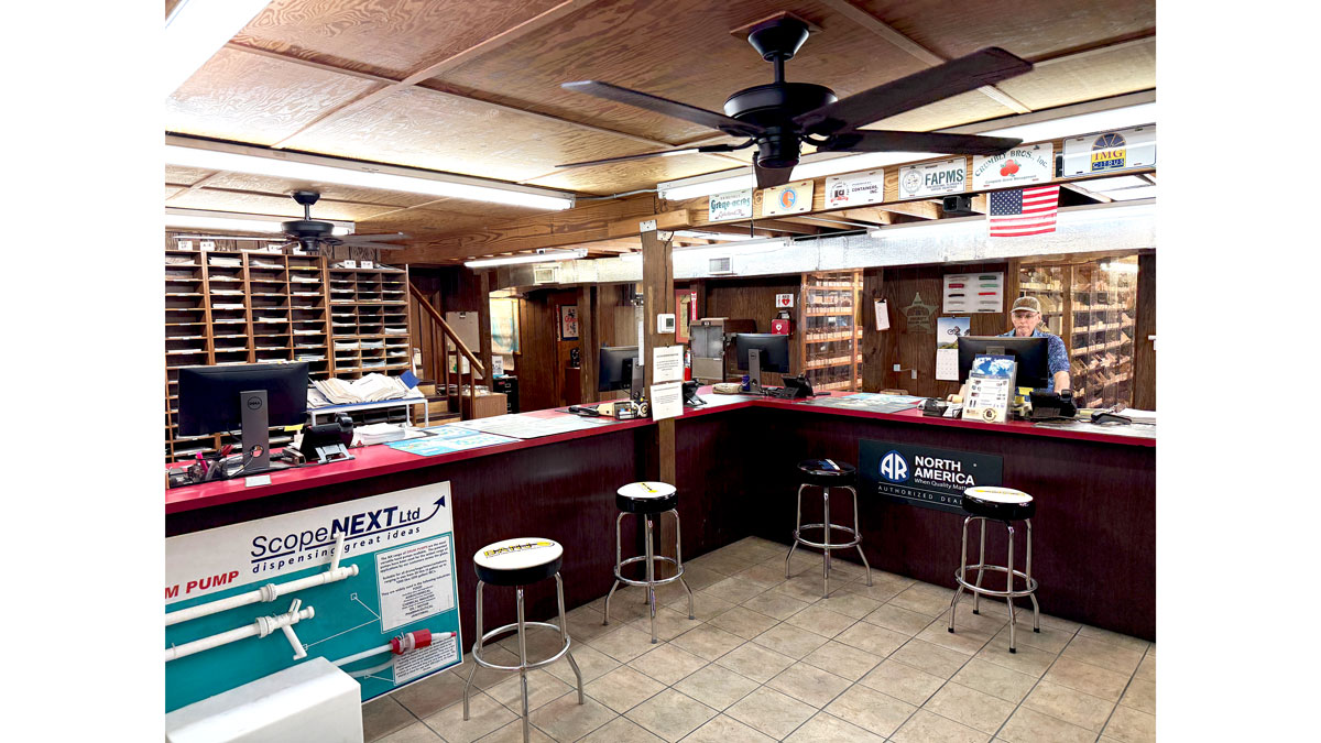 Chemical Containers Lake Wales store - inside service counter
