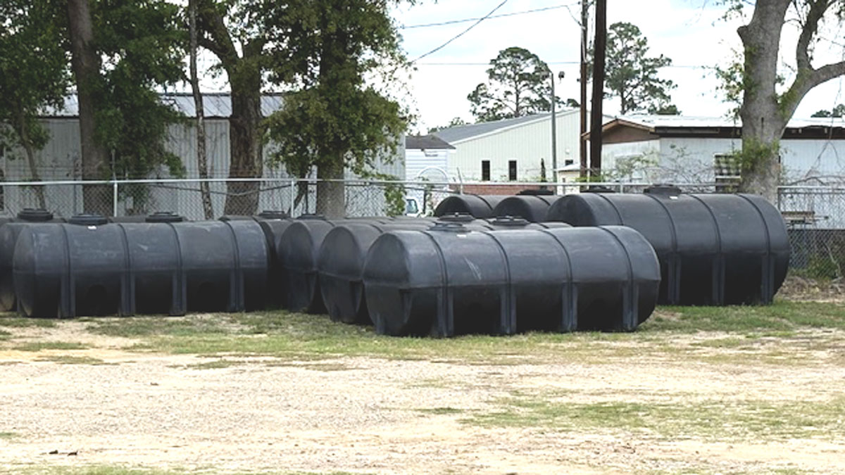 Chemical Containers Lyons store - outside black horizontal spray tanks for sale