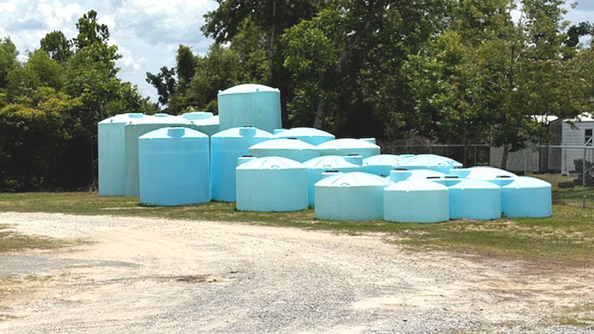 Chemical Containers Lyons store - outside vertical polyethylene storage tanks for sale